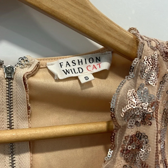 🇺🇸 Fashion Wild Cat sequence long sleeve top  size small - Picture 4 of 9